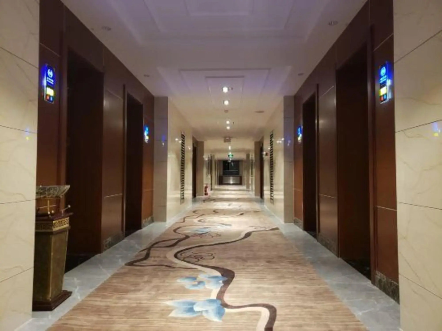 Shengshi Huadu Hotel