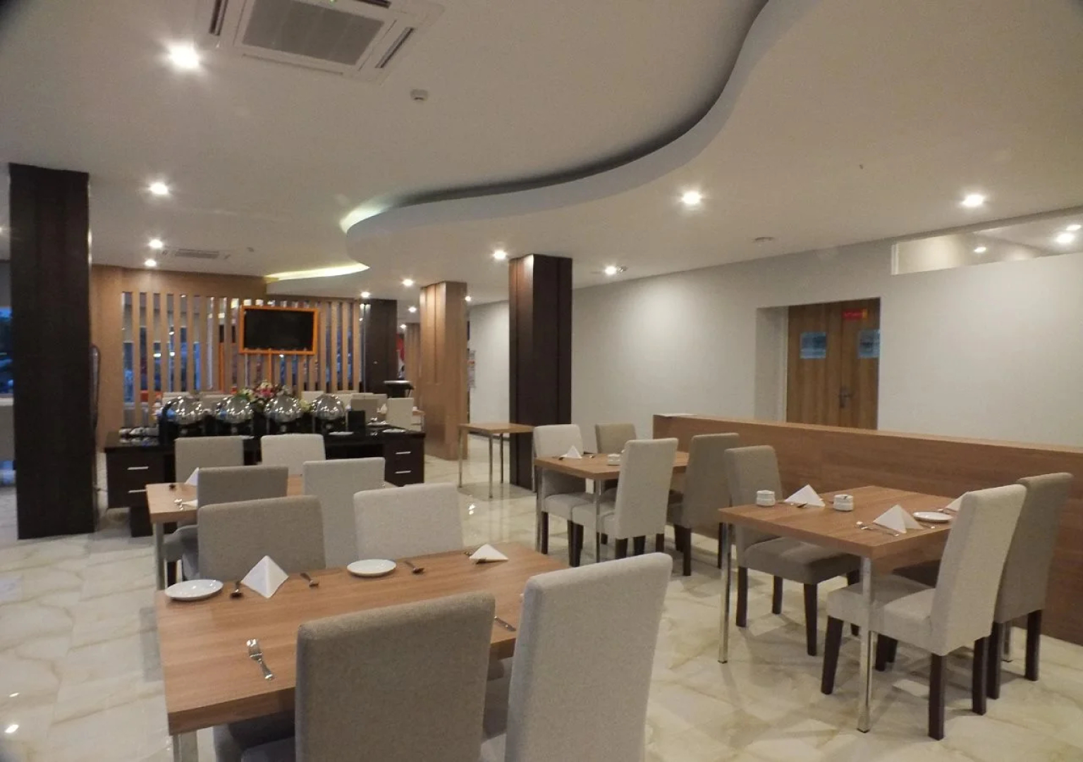 Front One Hotel Airport Solo