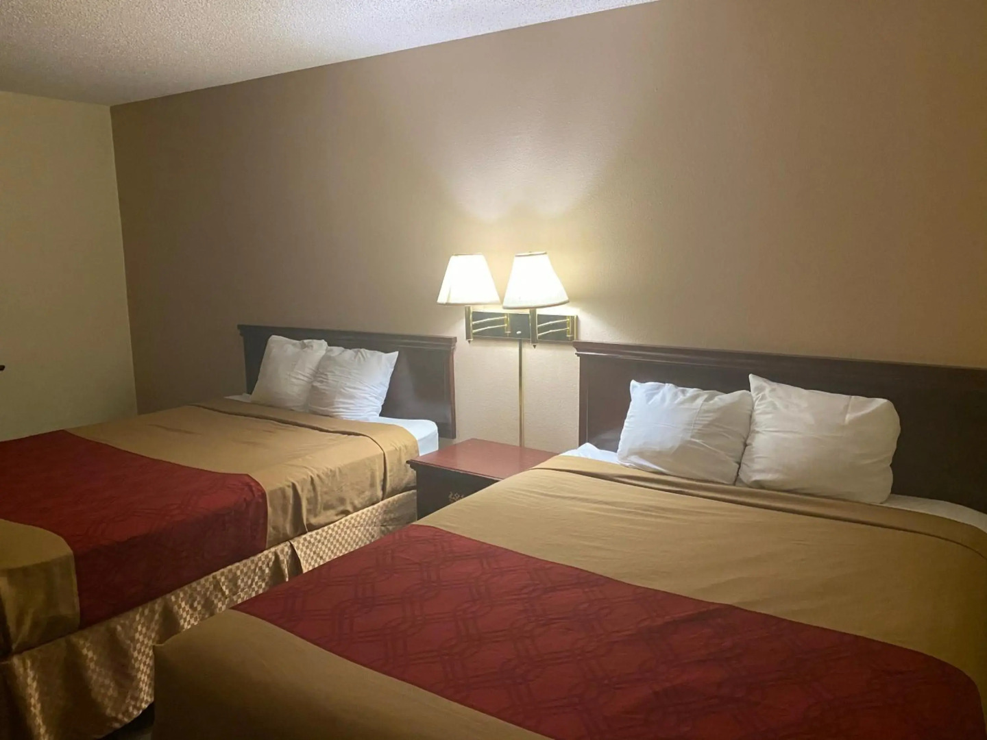 Econo Lodge Inn & Suites El Paso West