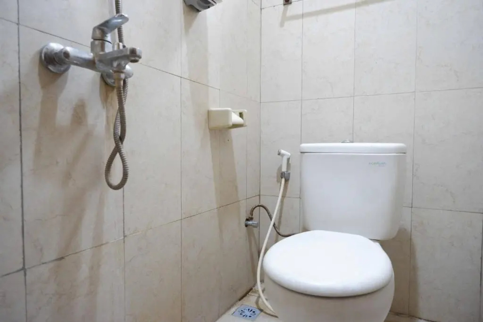 RedDoorz near Rumah Sakit Ortopedi Dr Soeharso