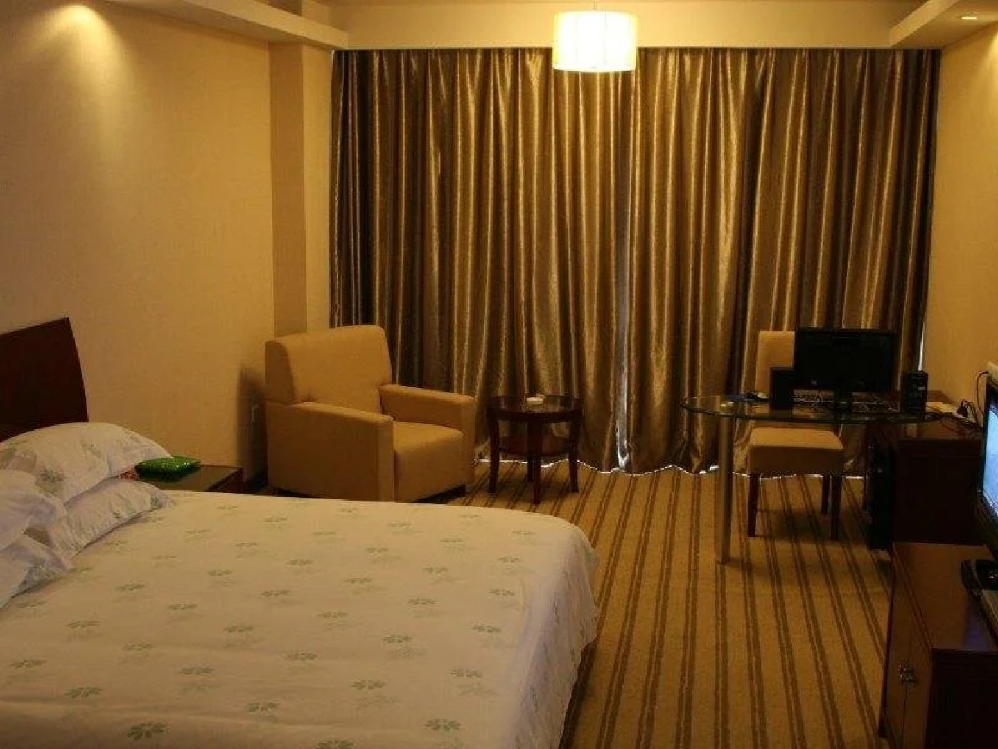 东方大酒店(开化江滨路店)