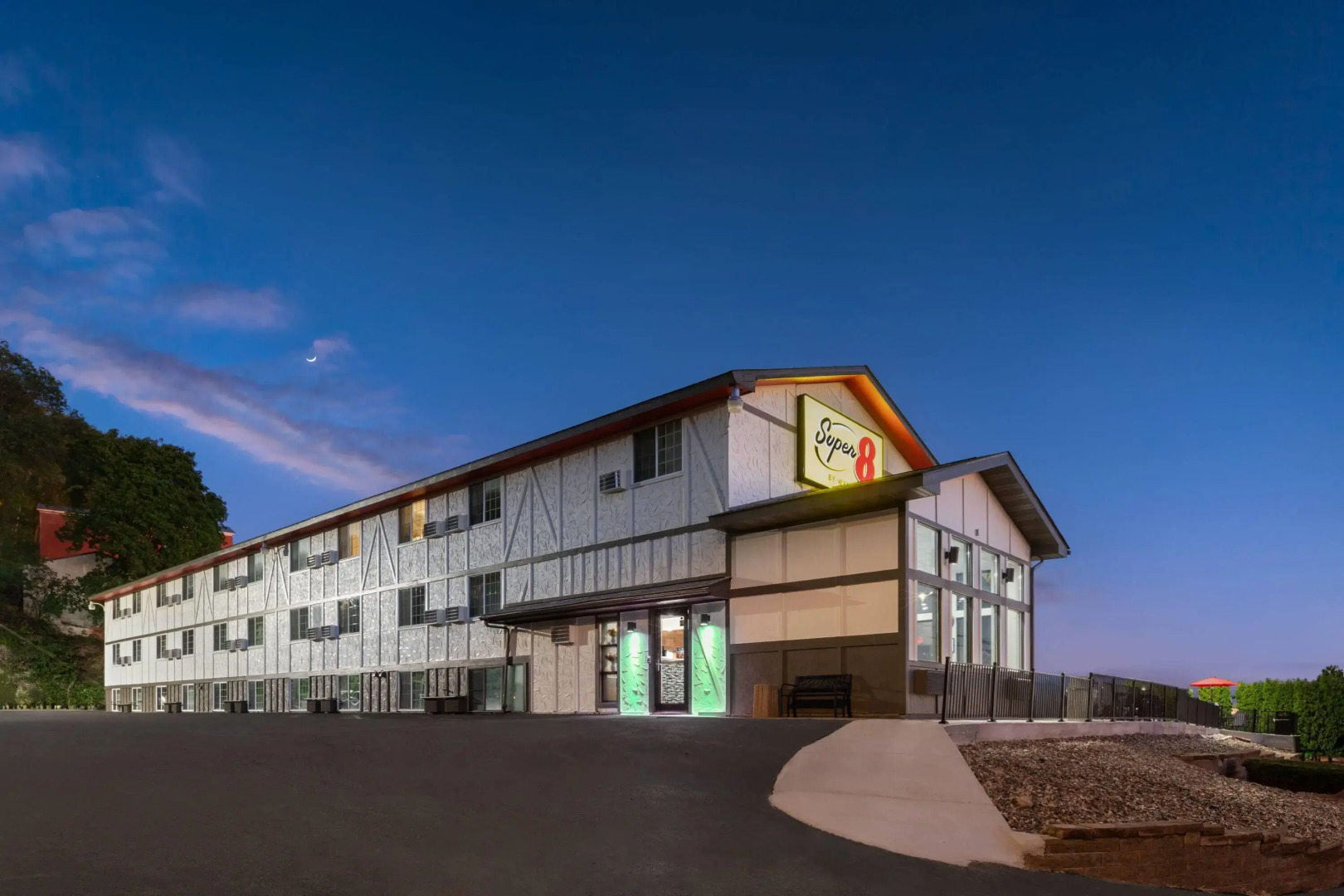 Super 8 by Wyndham Winona MN