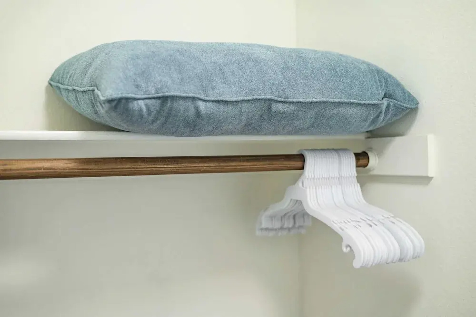 Private Entry Suite w Patio Bath Kitchenette