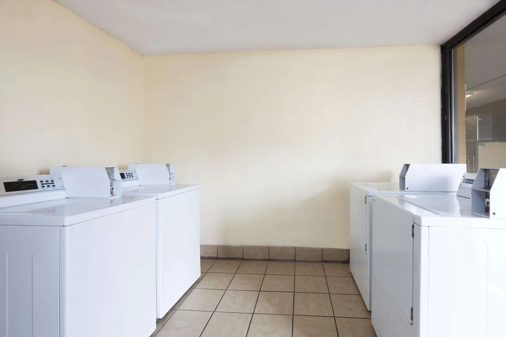 Days Inn by Wyndham Lafayette/University