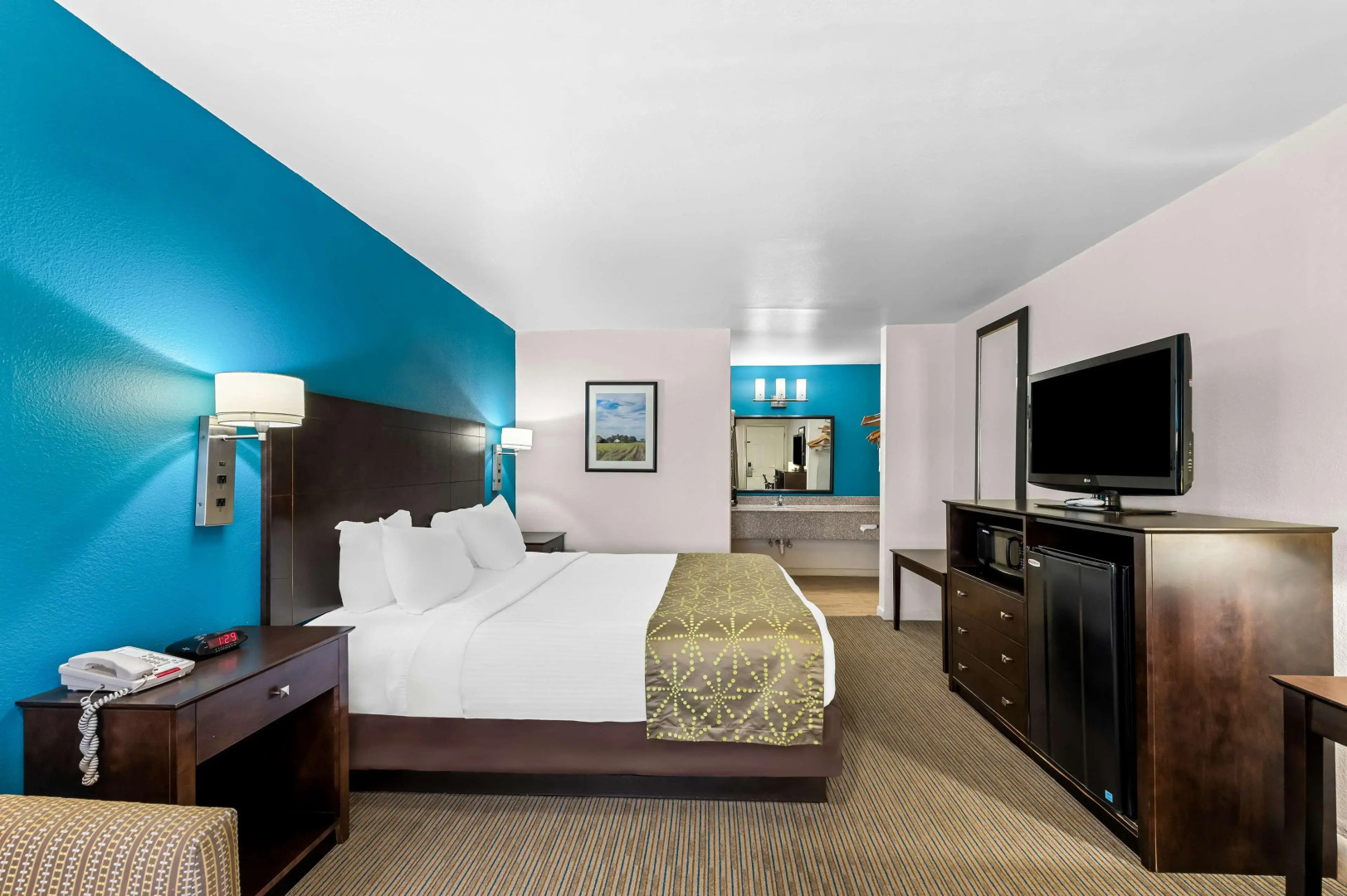 Best Western Delhi Inn