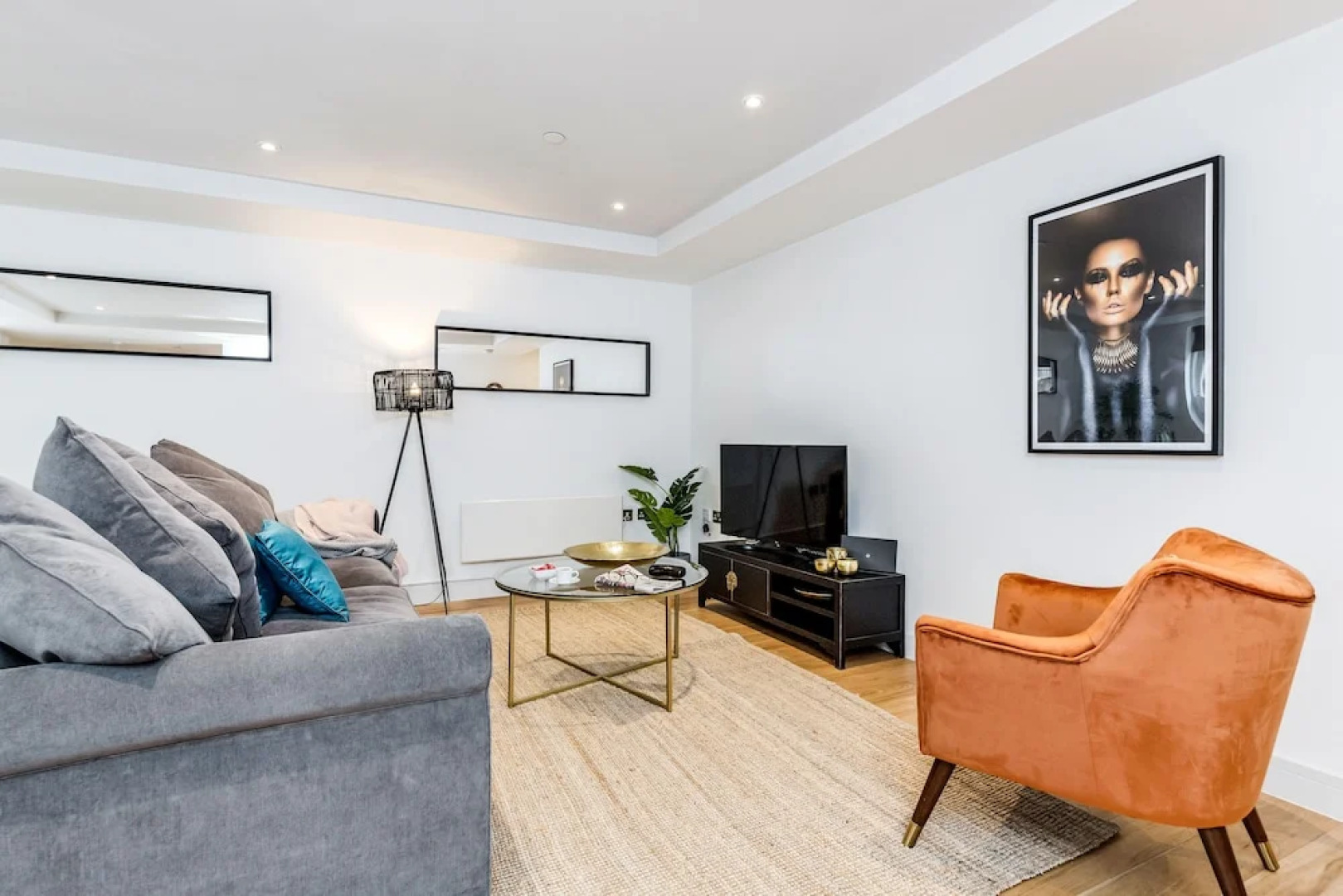 Large Windsor Apartment Free Parking Single or King Beds