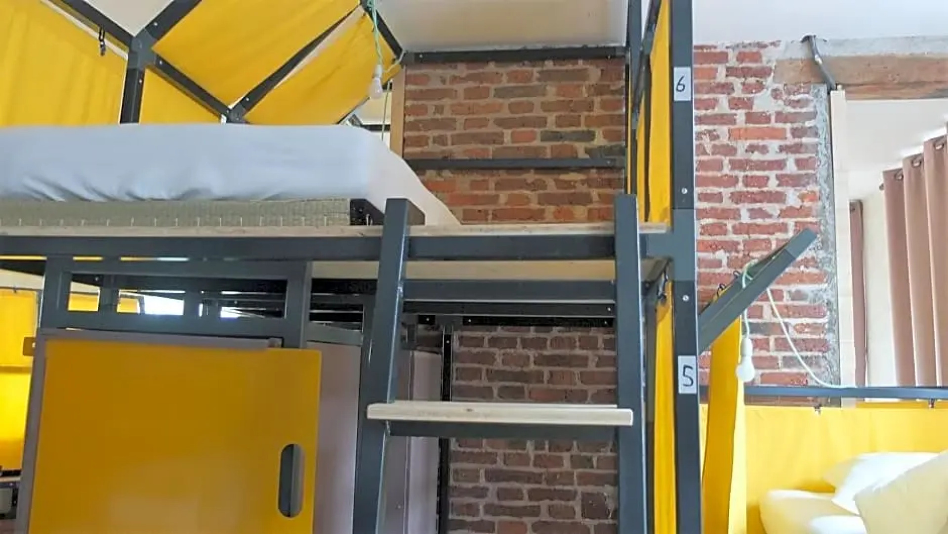 La Maison Rouge - Backpacker Hostel