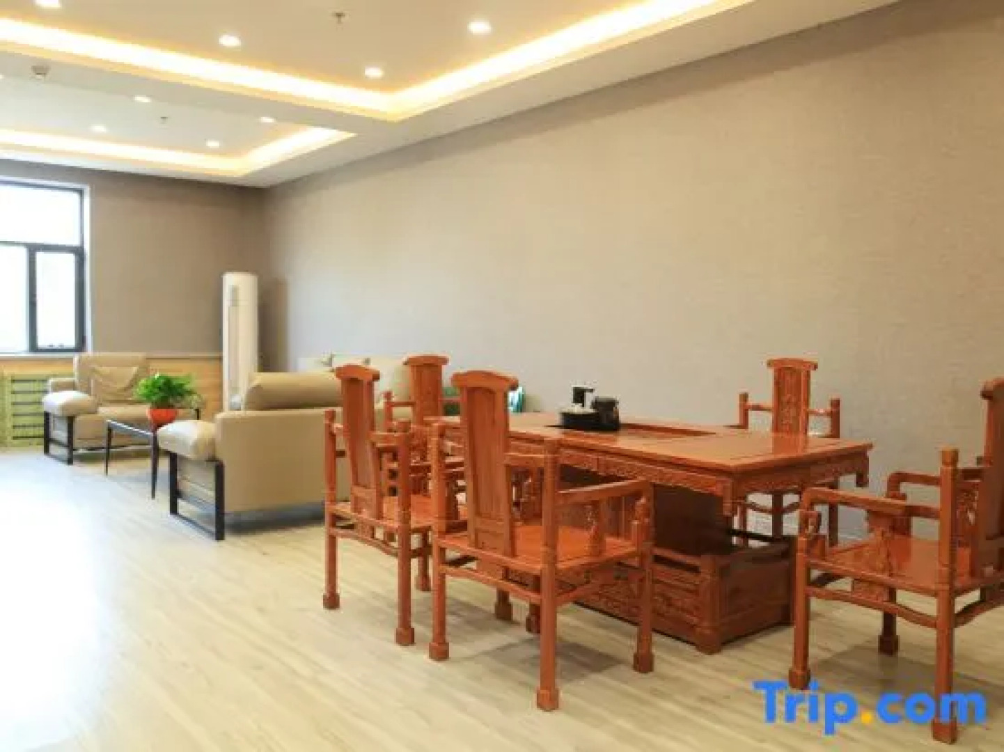 Ruoqiang Galaxy Hotel