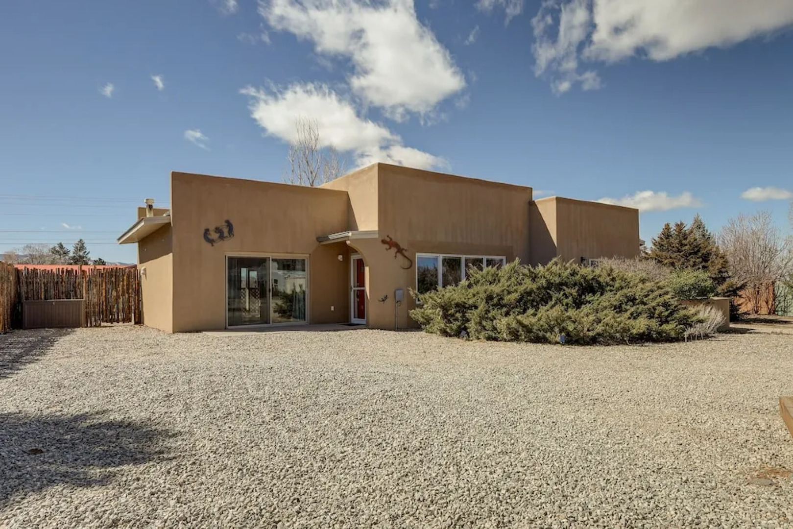 Taos Home w/ Private Hot Tub, Sauna & Gas Grill!