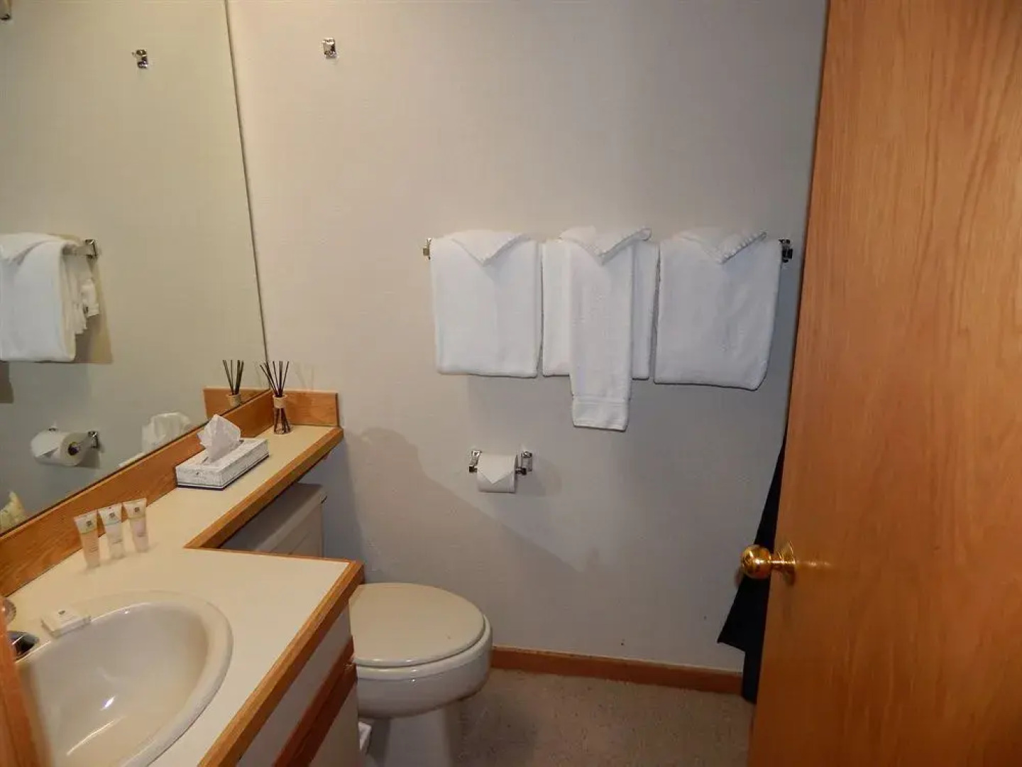 Crestview Condominium's