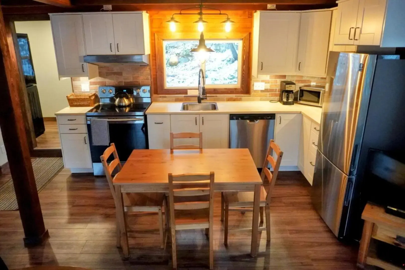 4 Mile Creek Cabin (Creekside)