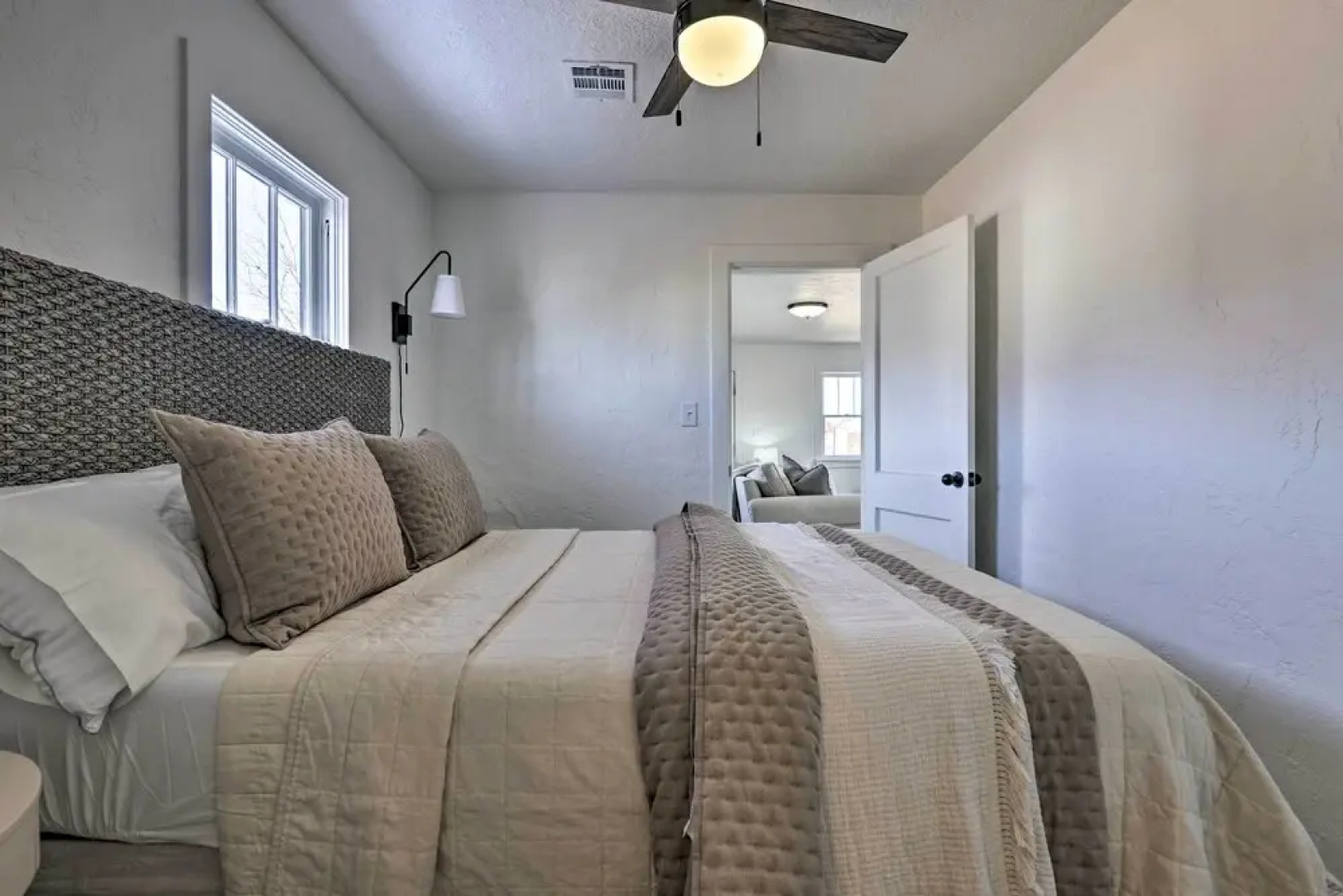 Modern Kanab Cottage w/ View < 1 Mi to Hiking!