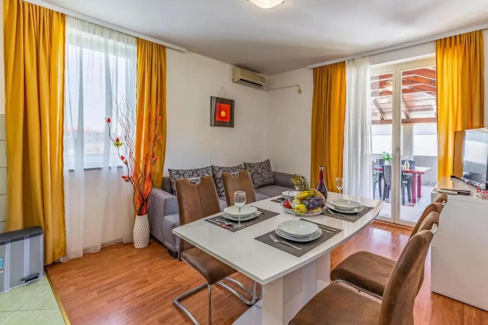All Seasons Apartment