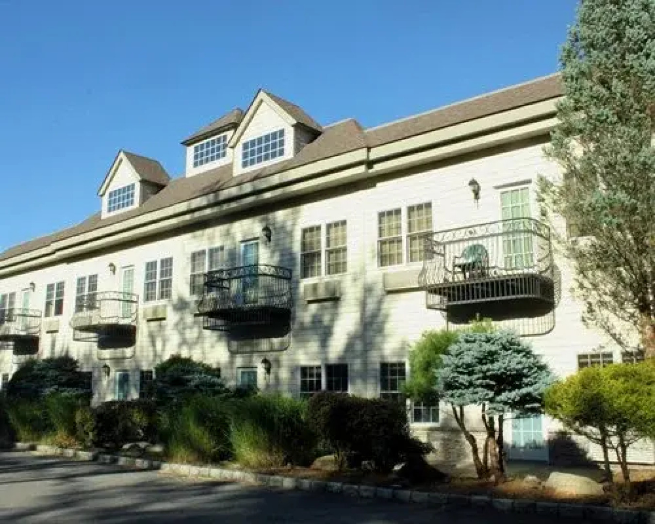 Split Rock Resort - 5 Nights, Lake Harmony, USA