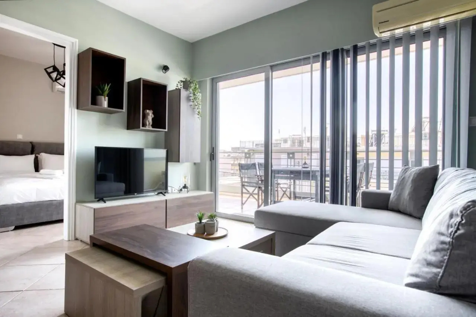 Sunny & cosy 2nd floor apt with a balcony