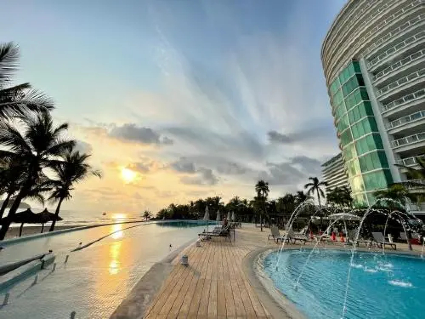 Bay View Grand Marina Condo 1004s