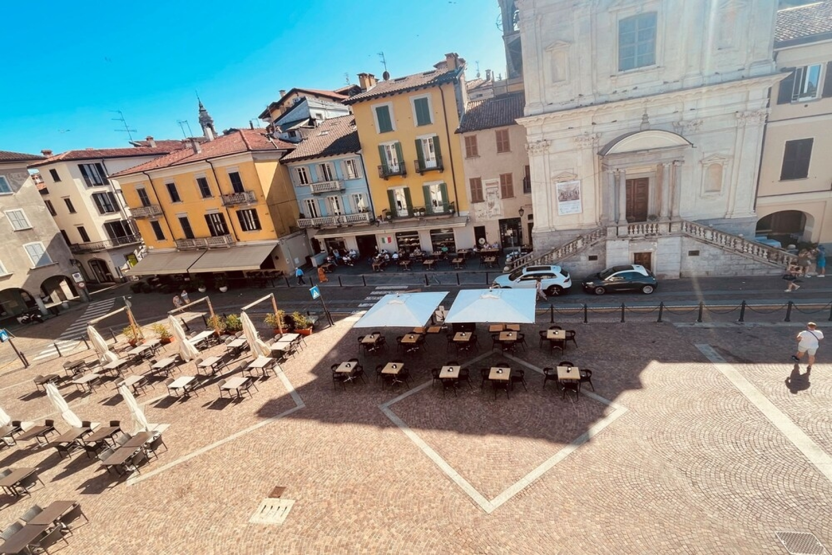 La Voce Del Lago Pied Dans L' Eau