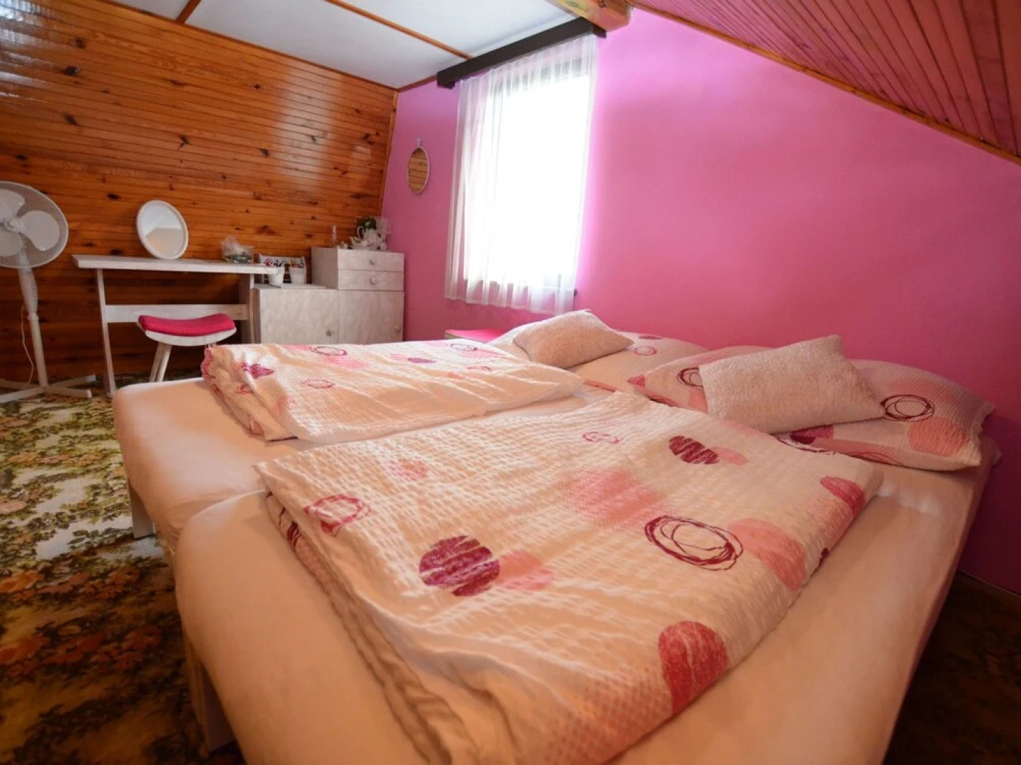 Cozy Chalet in Pilsen With Swimming Pool, Garden, Balcony