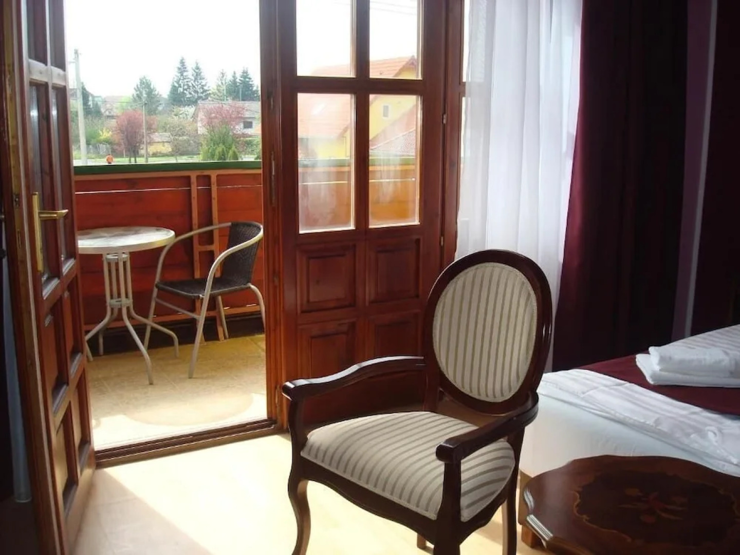 Hotel Napsugár és Gulyás Kunyhó Étterem