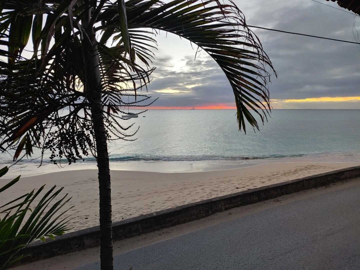 Orrie's Beach Bar Hotel