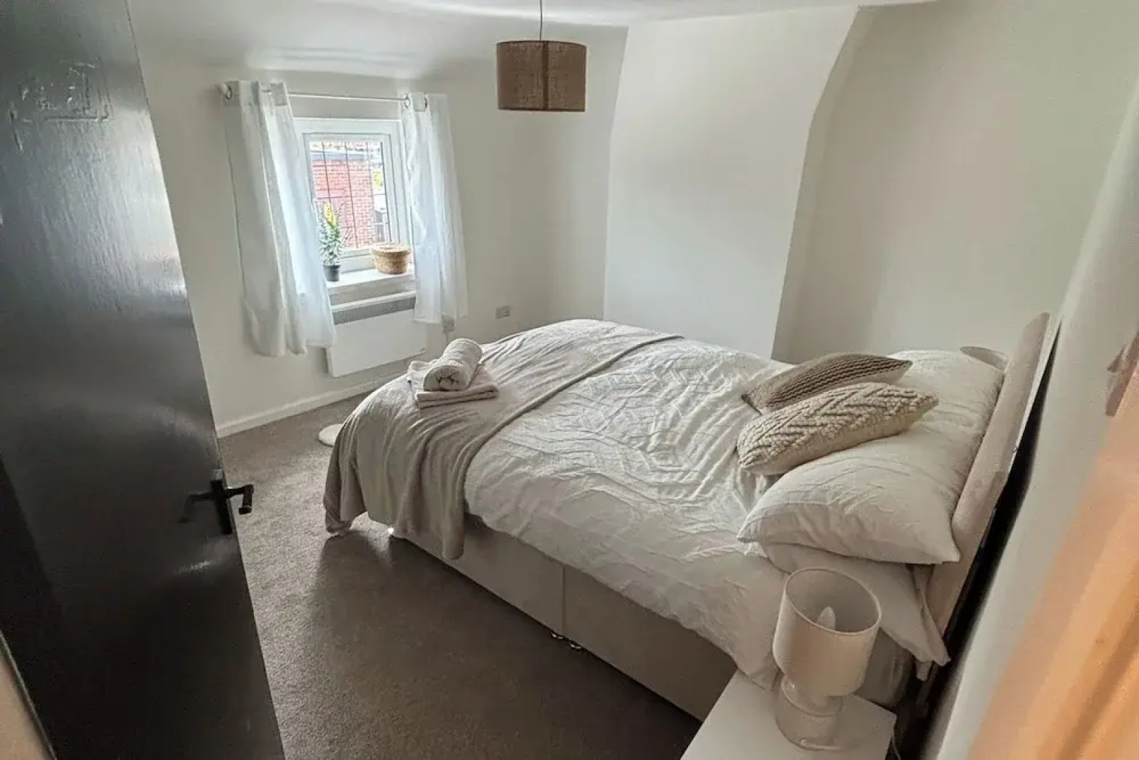 Cottage - Sleeps 4 - Pet Ok - Patio - Parking