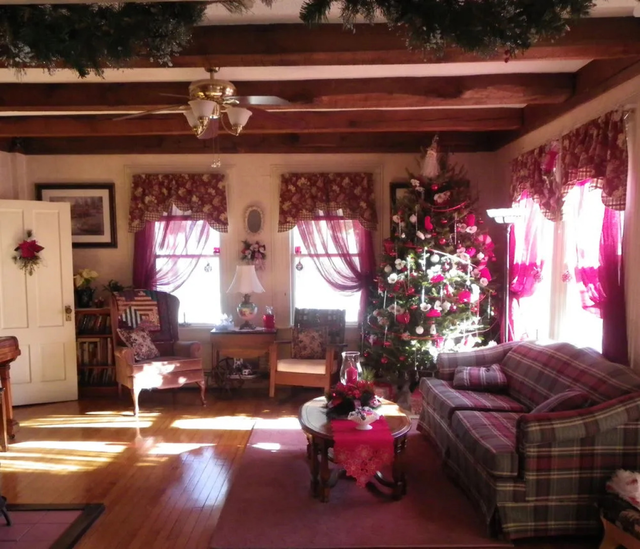 Old Red Inn & Cottages