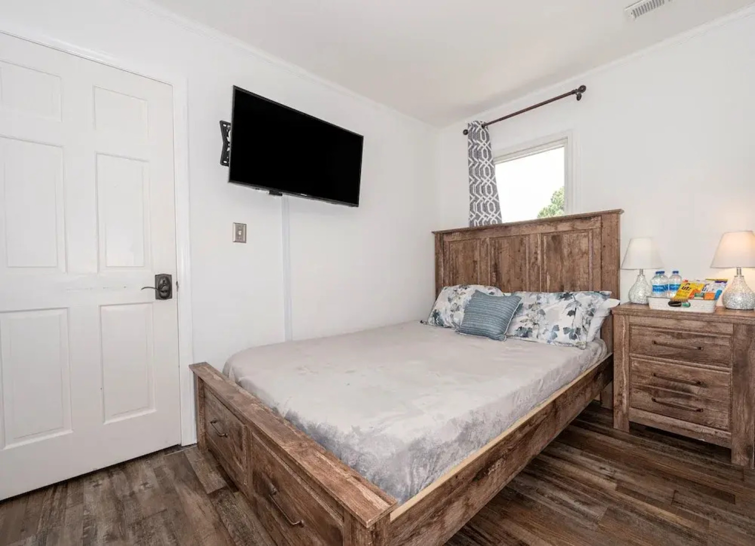 KingBed PetFriendly Washer Dryer Sleep16