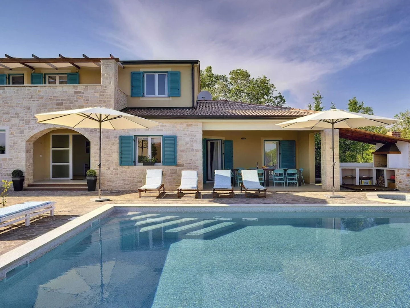 Luxurious Villa with Sauna & Hot Tub in Žminj