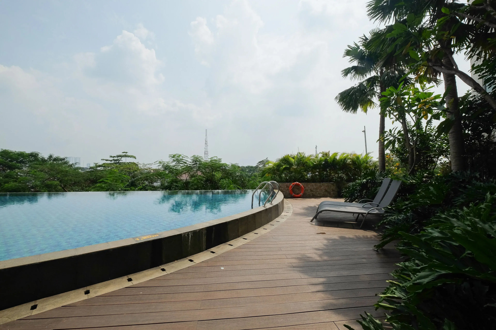 Comfortable and Fully Furnished Studio Apartment at Mustika Golf Residence