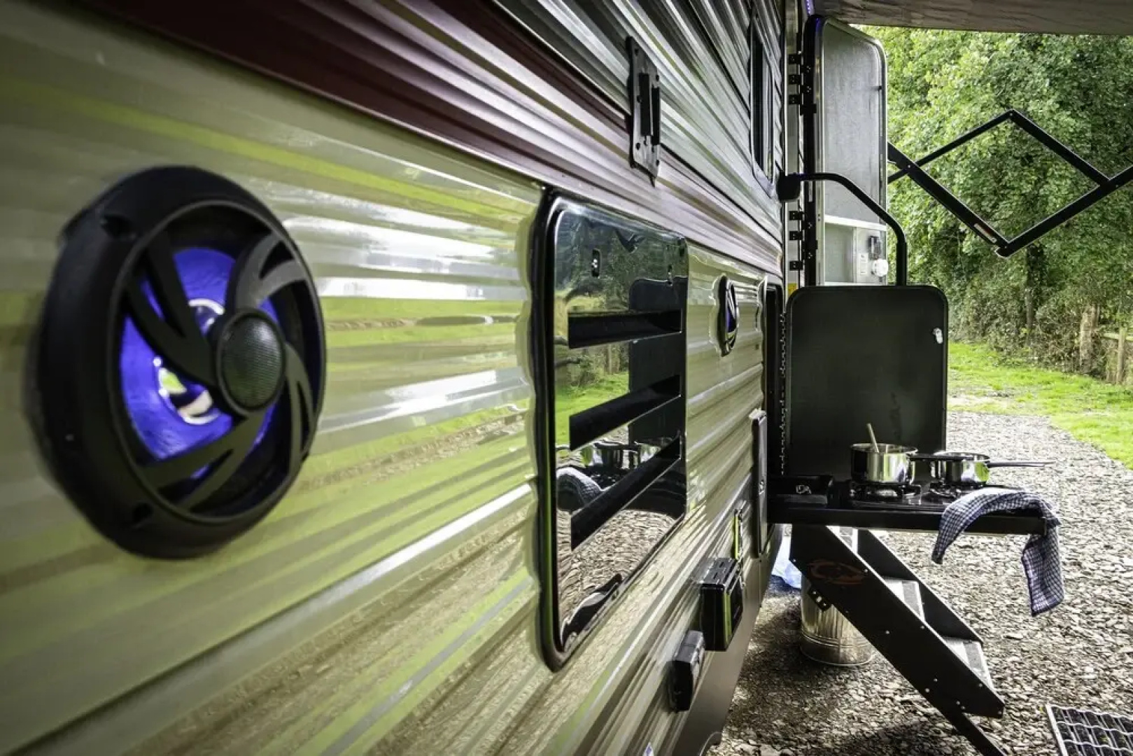American Luxury Caravan - Secure Parking Llandeilo