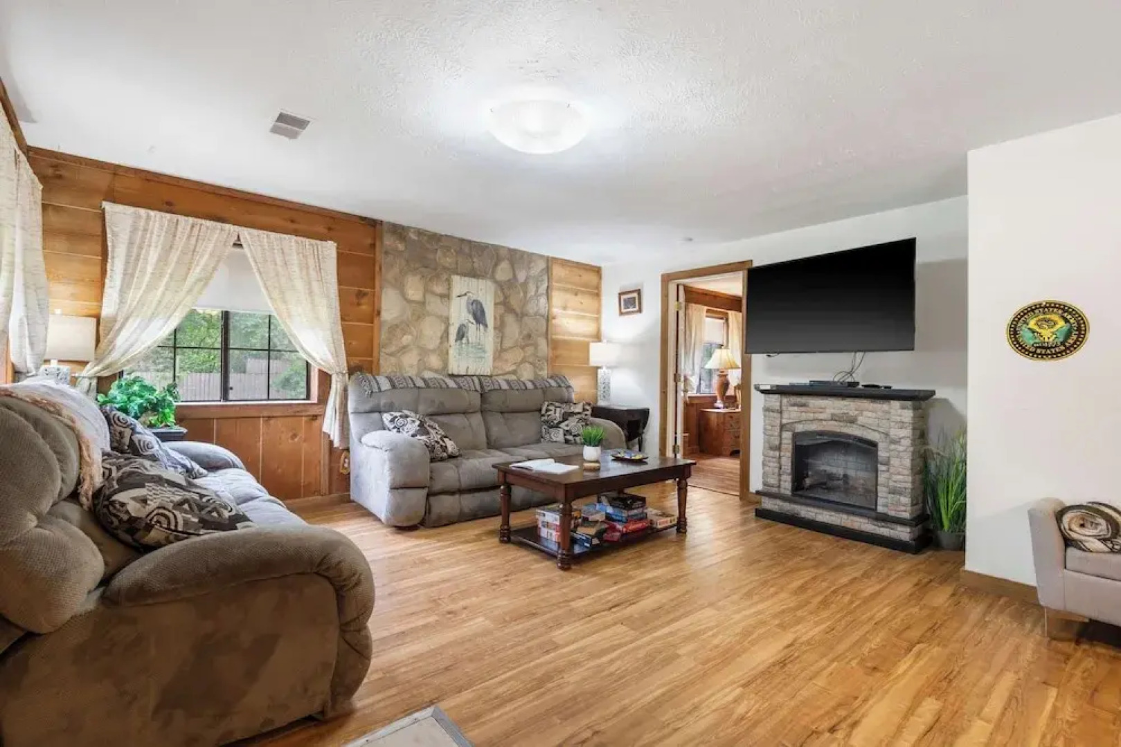 The Cozy Cottage Getaway - Private Pool & Hot Tub