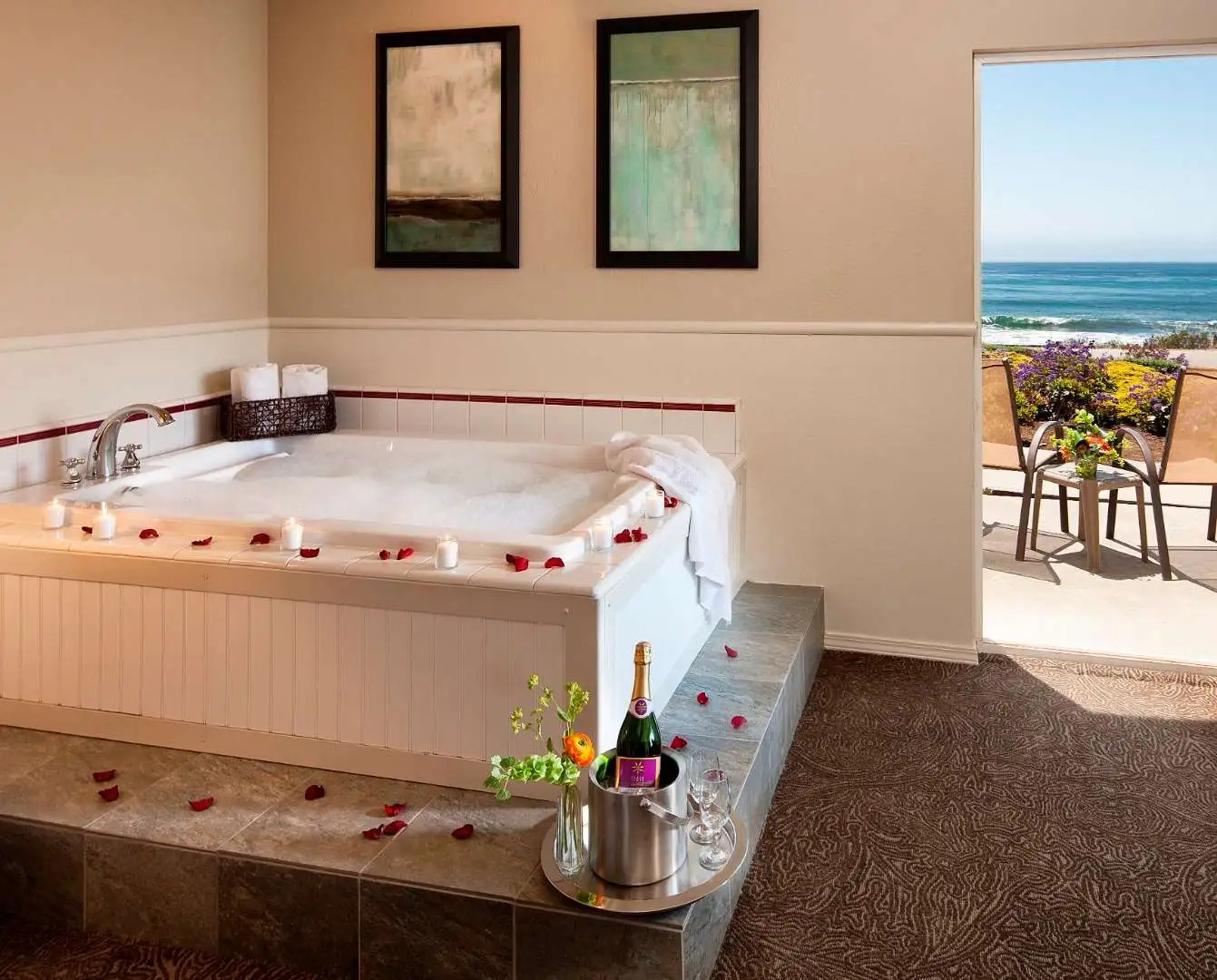 Cambria Landing Inn & Suites