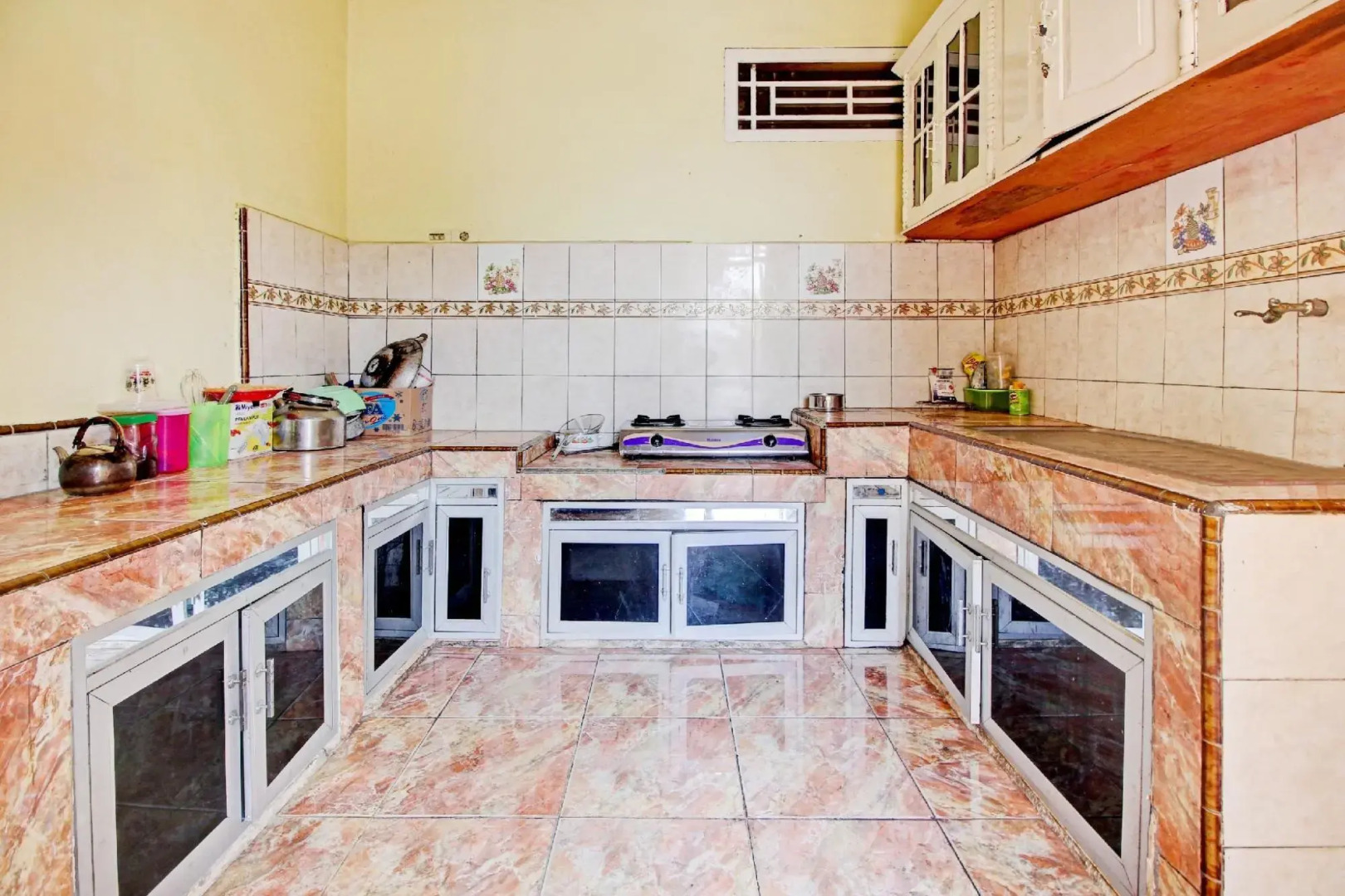 OYO 90307 Fj Alfaeyza Kost