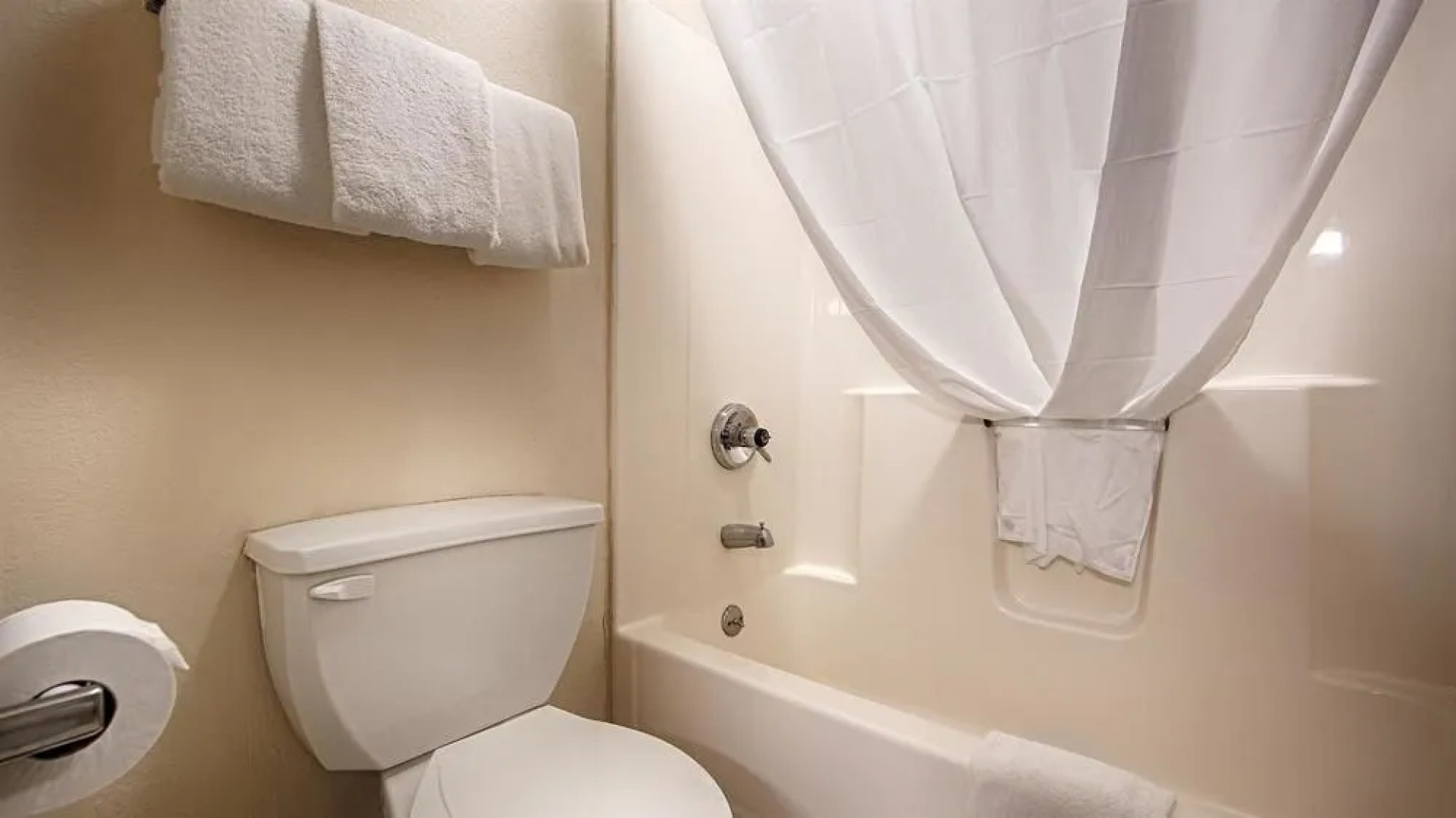 Baymont Inn & Suites Delaware