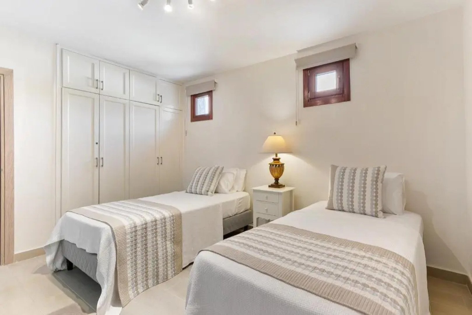 4 bedroom Villa Galinios with large private pool, Aphrodite Hills Resort