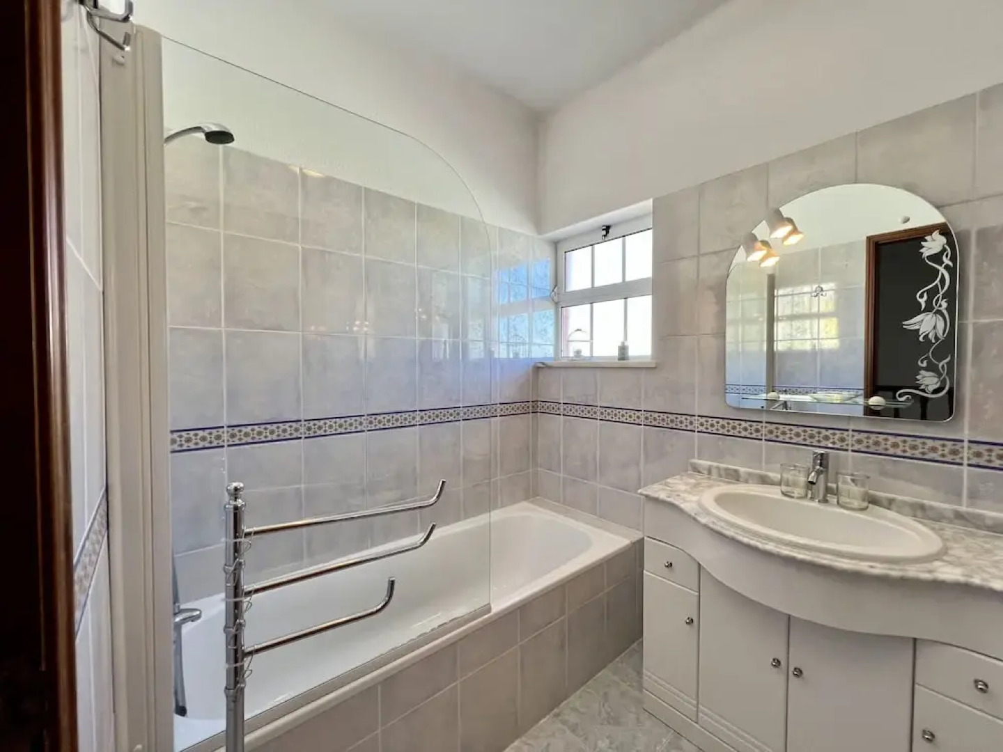 Pêra Stylish Villa With Pool by Homing