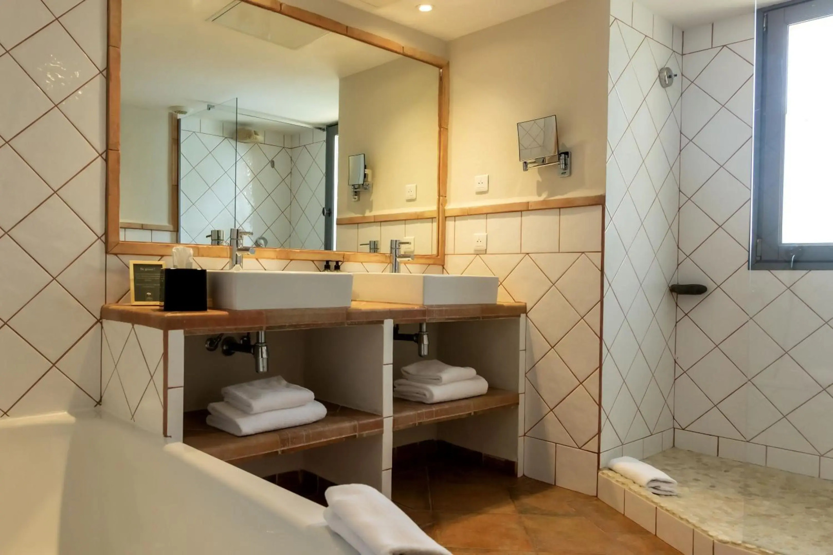 Casa Santini x Roc Seven