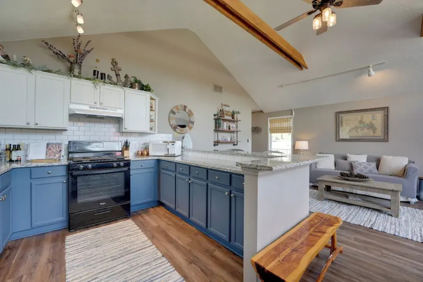 Reeds Spring Retreat w/ Lakeview Deck + Grill