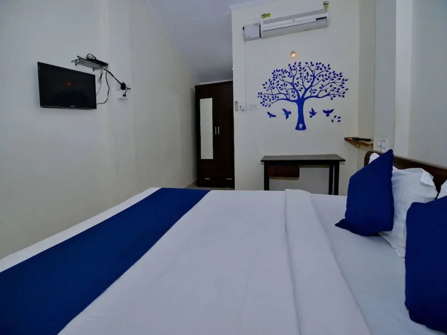 OYO Rooms Baga Saturday Night Market