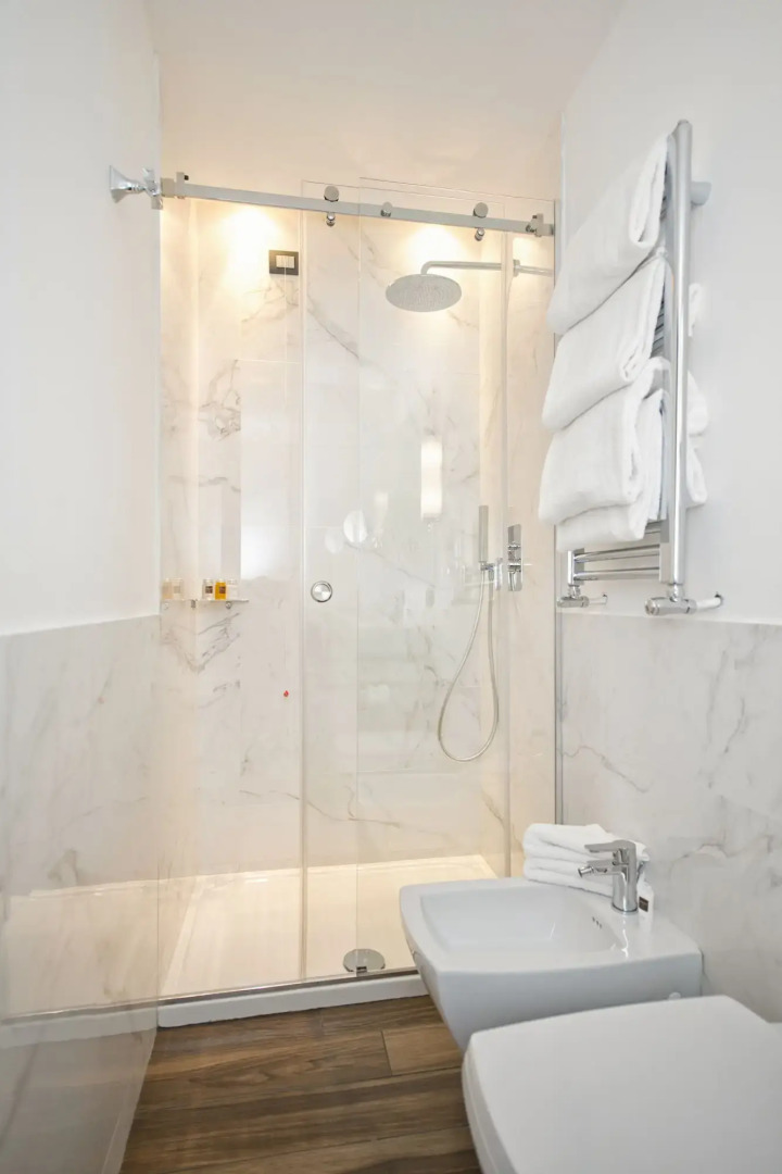 Отель The Independent Suites