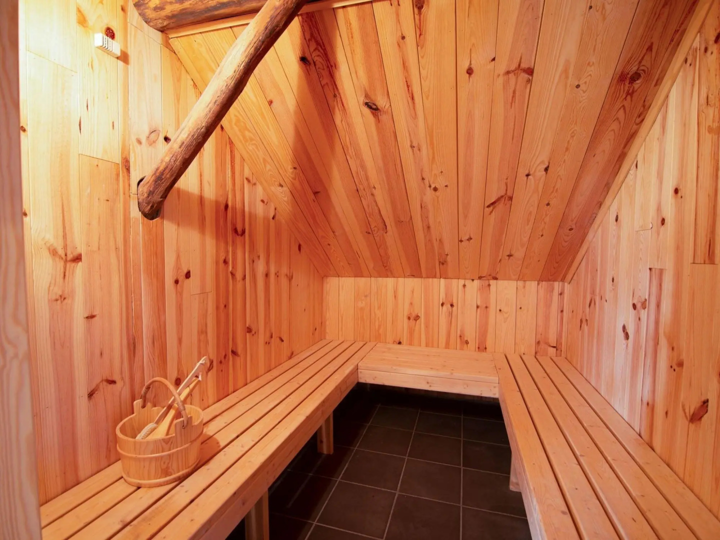 Very spacious house with sauna, spa and countryside views