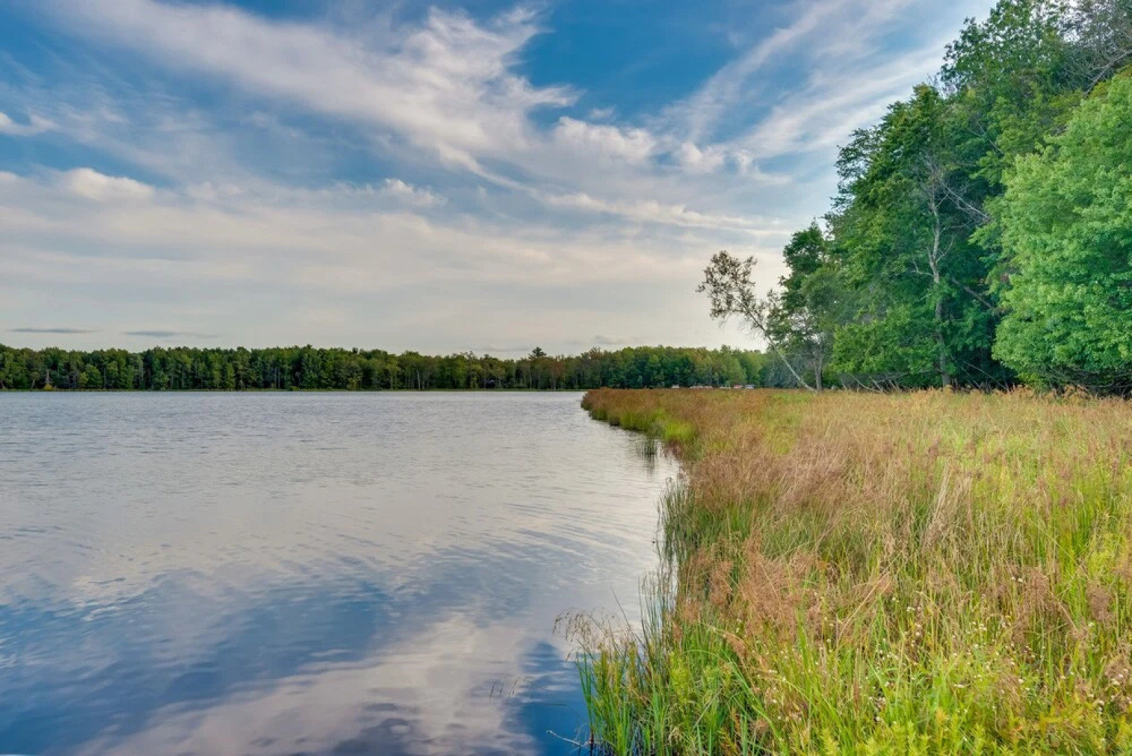Peaceful Pocono Lake Cabin: Walk to Pine Lake!