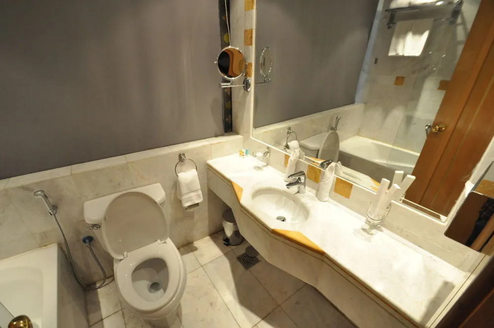Tofel Kendla Al Azizia Hotel