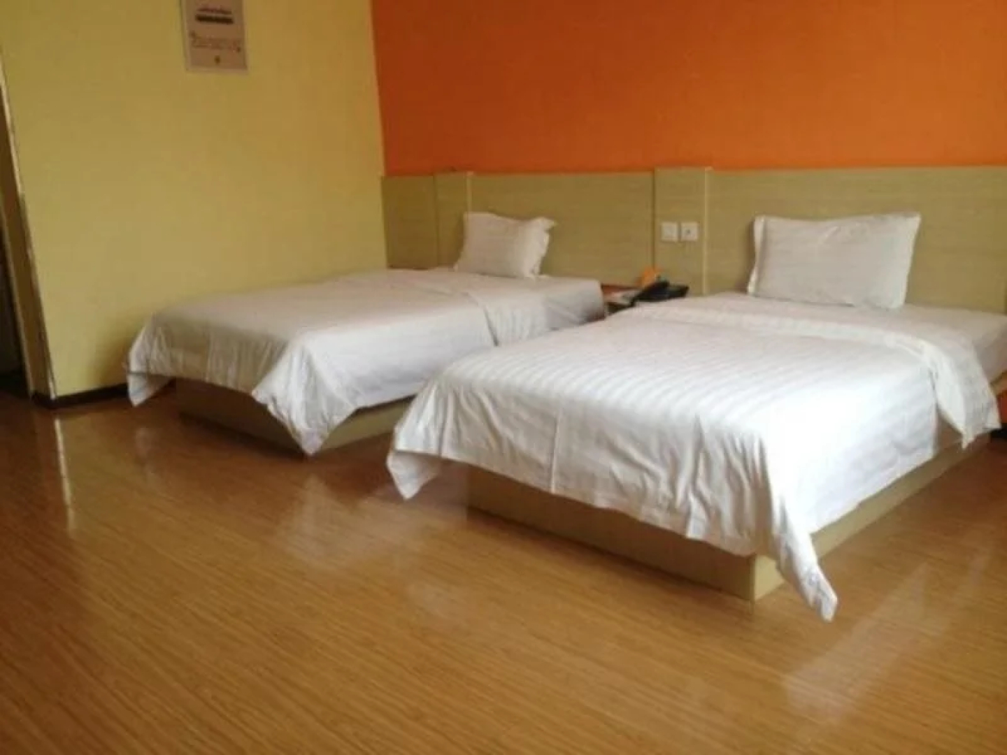 7 Days Inn Xingyi North Ruijin Road Branch