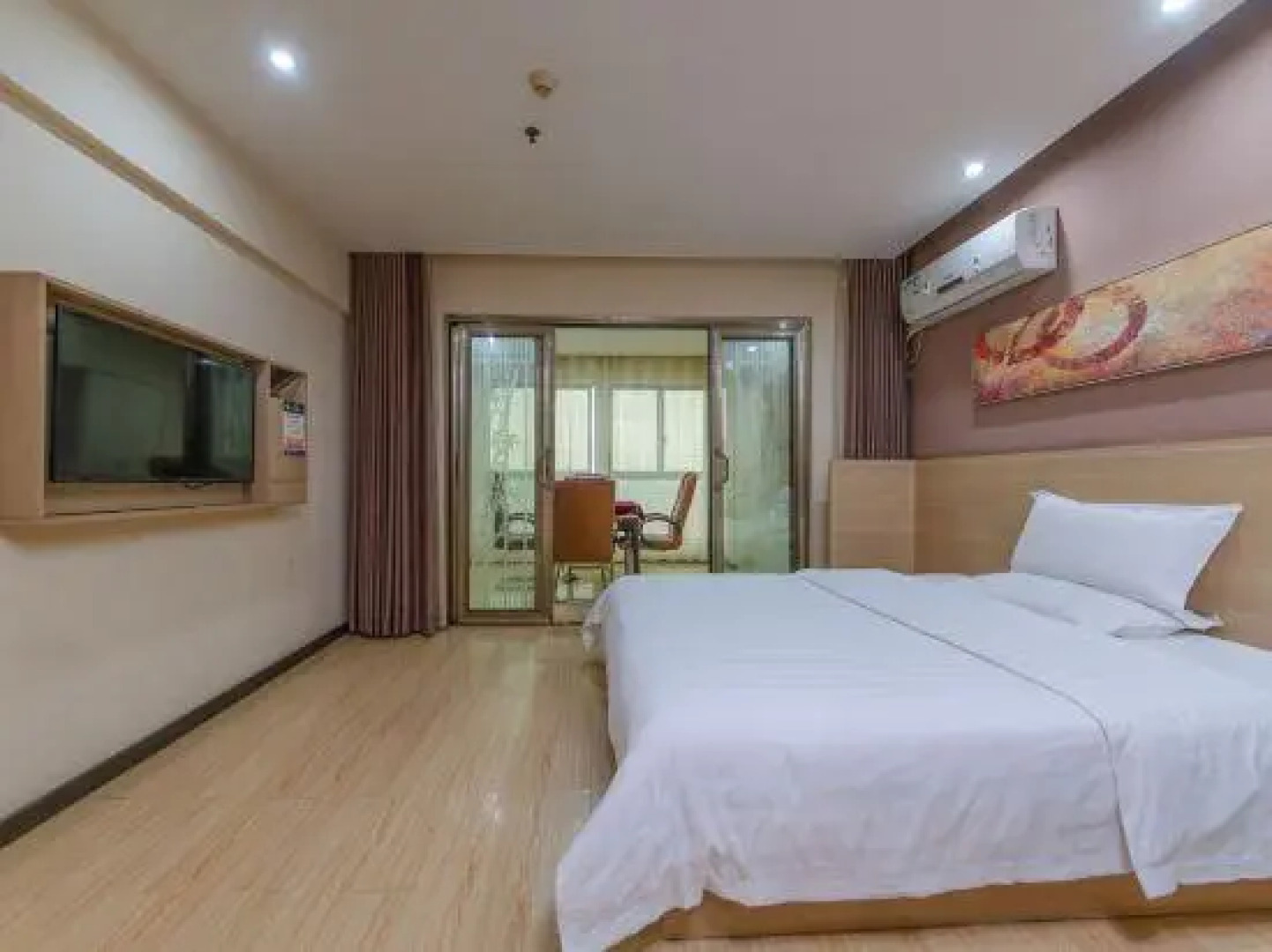 Pin Hotel (Yongzhou Lengshuitan Lingling Middle Road Jinshuiwan Square)