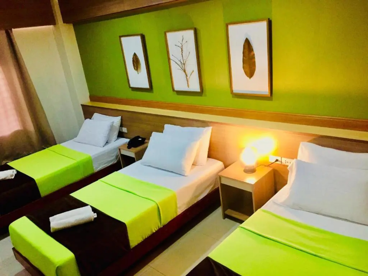 RedDoorz Plus @ ABC Landmark Hotel