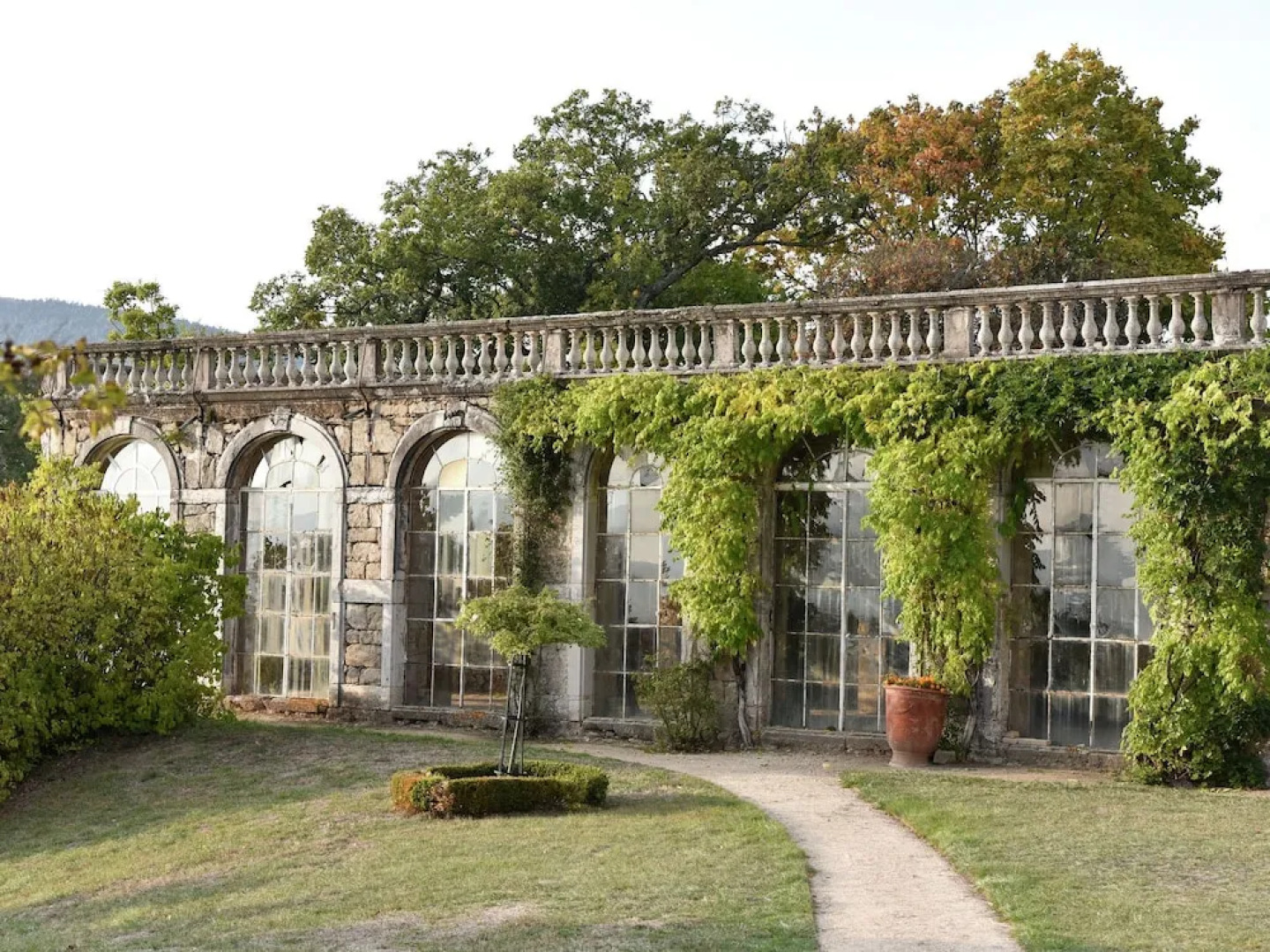 Magnificent Apartment in Castle With Garden, Swimming Pool and Next to Golf