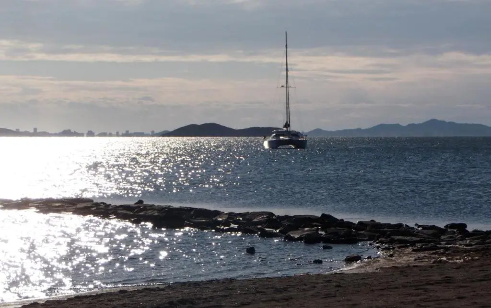 Beautiful 3 bed, 2 bath modern apartment