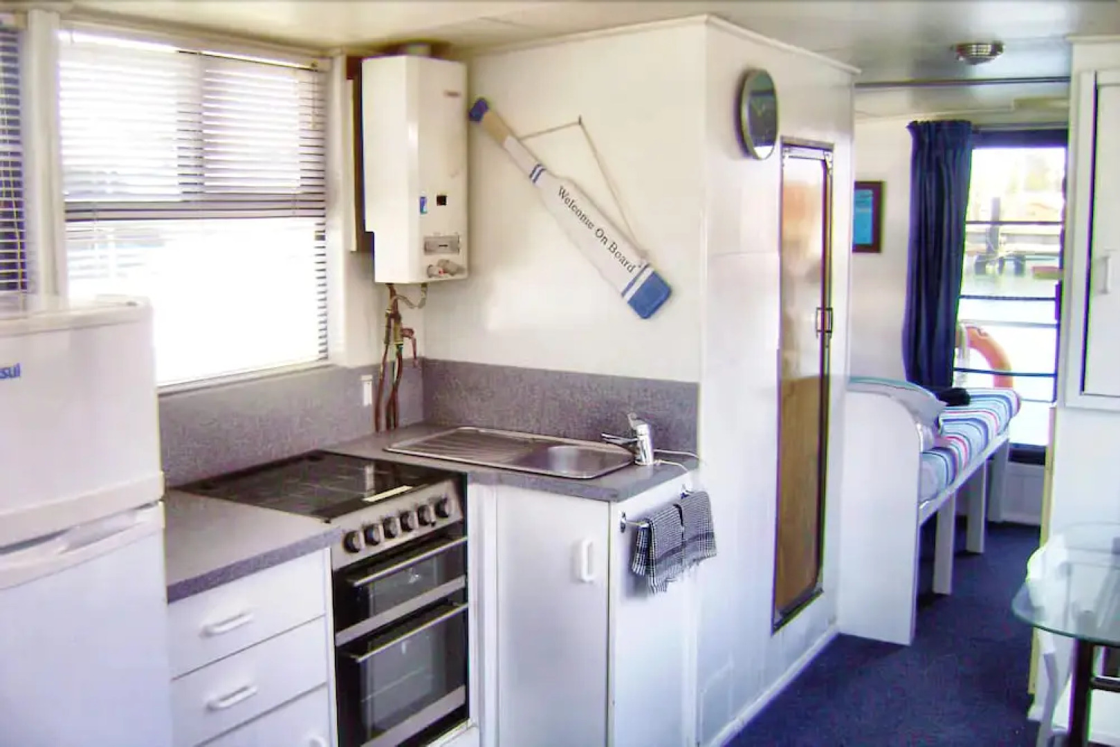 Boyds Bay Houseboat Holidays