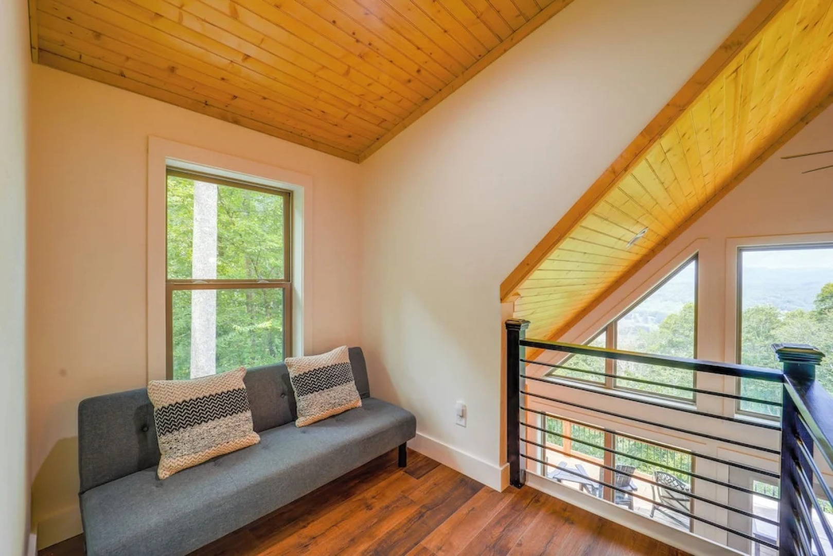 Mountain-view Fleetwood Retreat w/ Deck & Grill